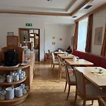 Zur Alten Schule Pitten