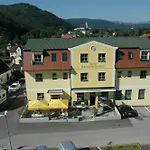 Zur Alten Schule Pitten