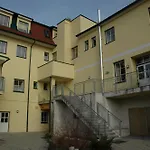 Zur Alten Schule فندق