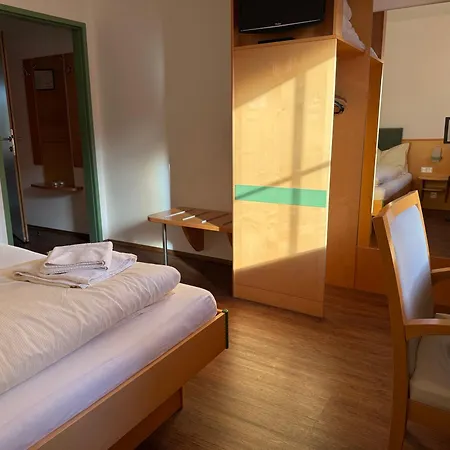 Zur Alten Schule Hotel Pitten