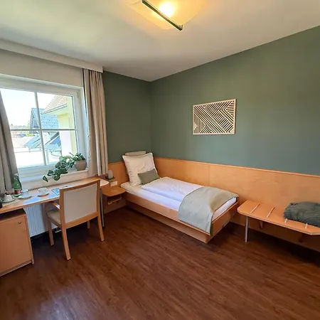 Zur Alten Schule Hotel 3*
