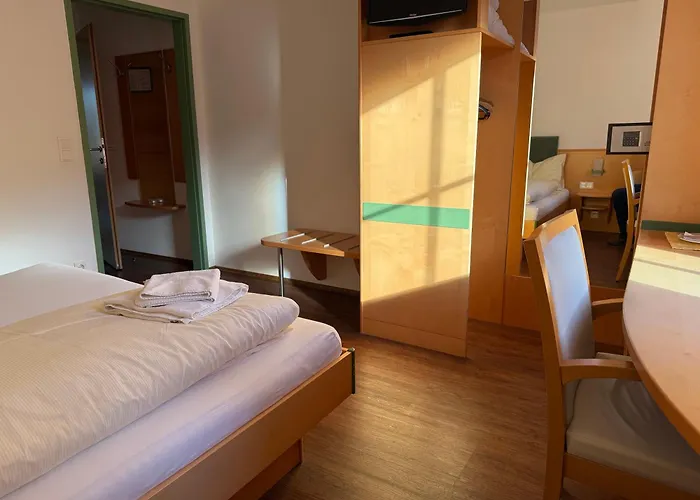 Zur Alten Schule Hotel Pitten